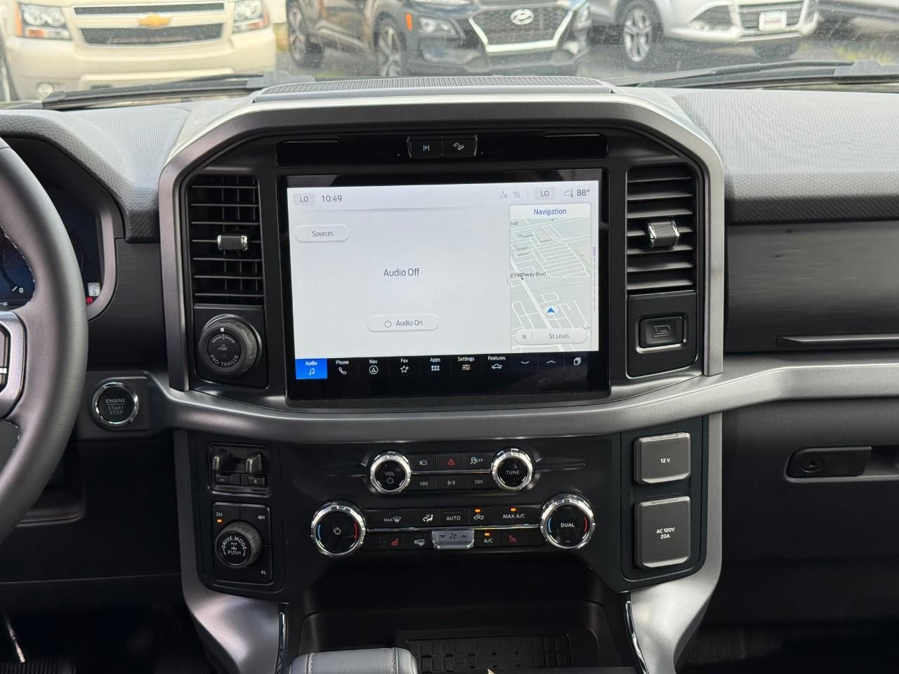 Ford F-150 Vehicle Full-screen Gallery Image 09