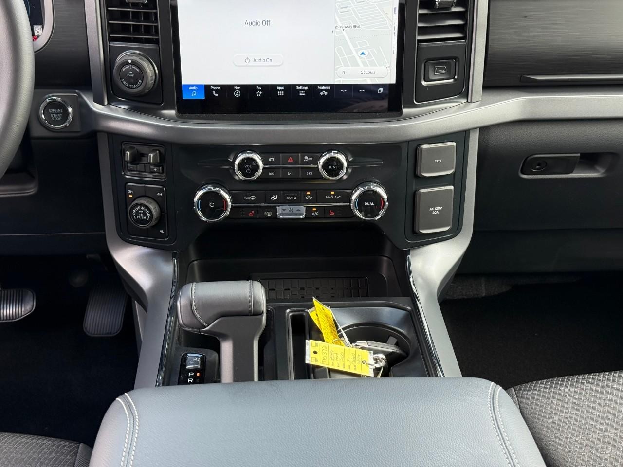 Ford F-150 Vehicle Full-screen Gallery Image 10