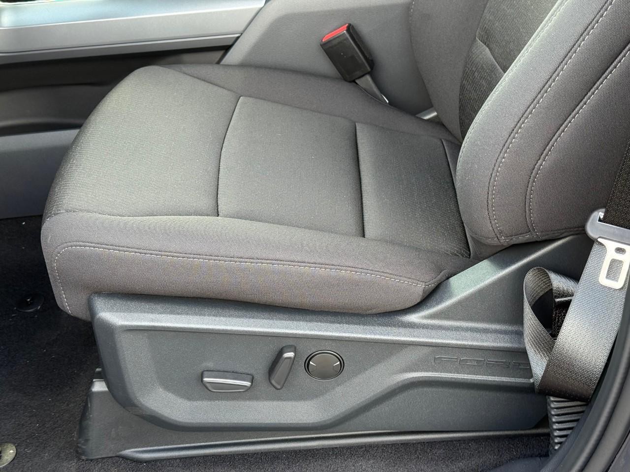 Ford F-150 Vehicle Full-screen Gallery Image 13