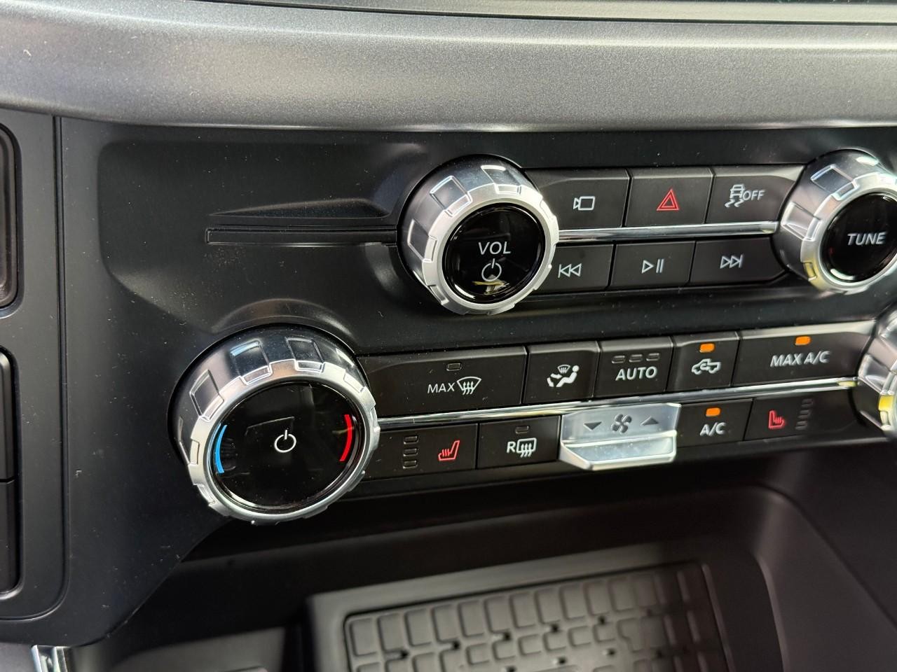 Ford F-150 Vehicle Full-screen Gallery Image 17