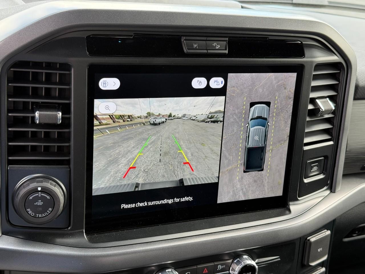 Ford F-150 Vehicle Full-screen Gallery Image 18