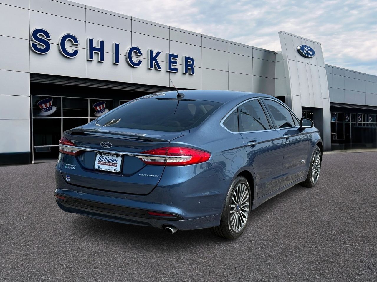 Ford Fusion Energi Vehicle Full-screen Gallery Image 02