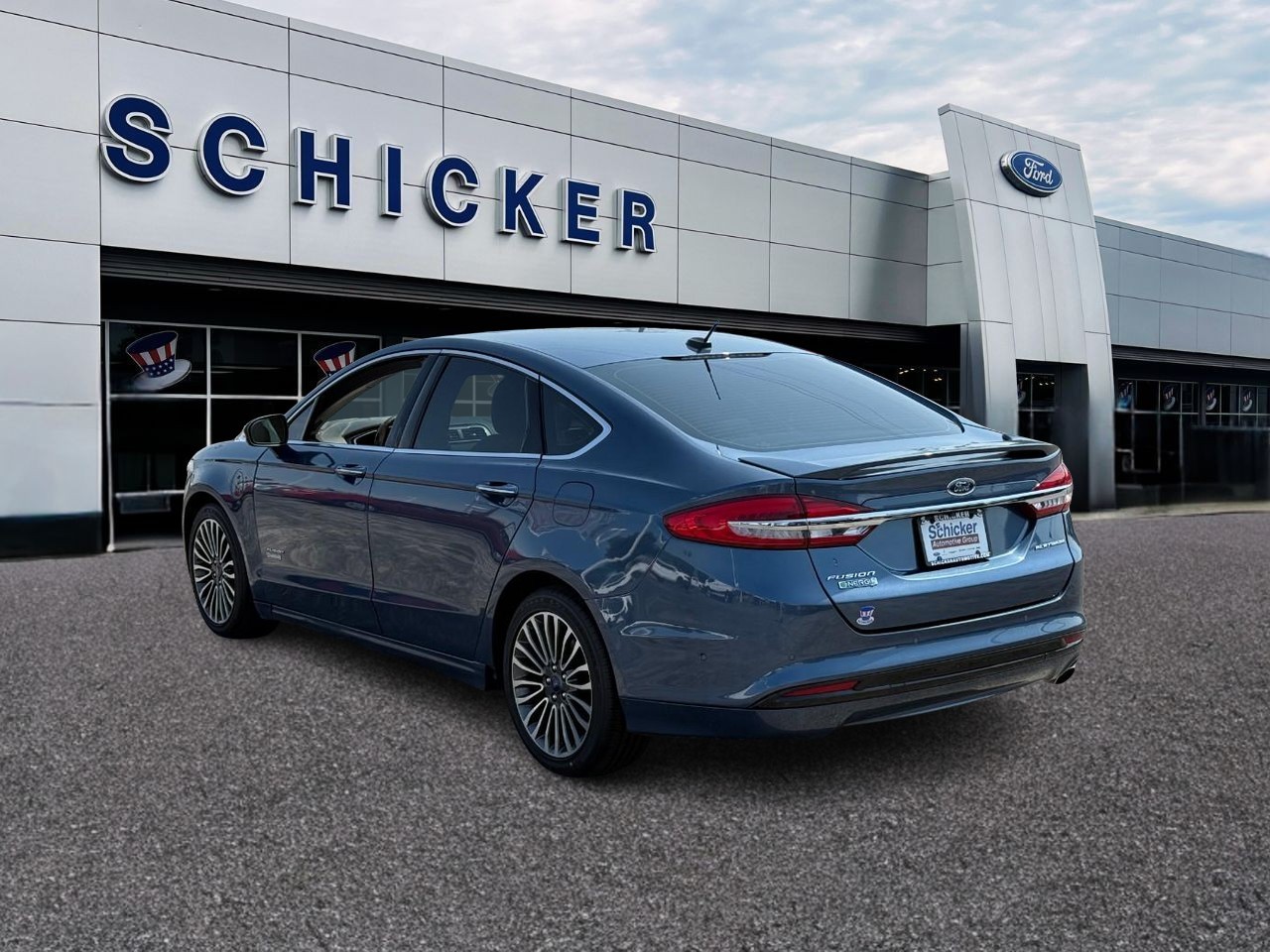 Ford Fusion Energi Vehicle Full-screen Gallery Image 03