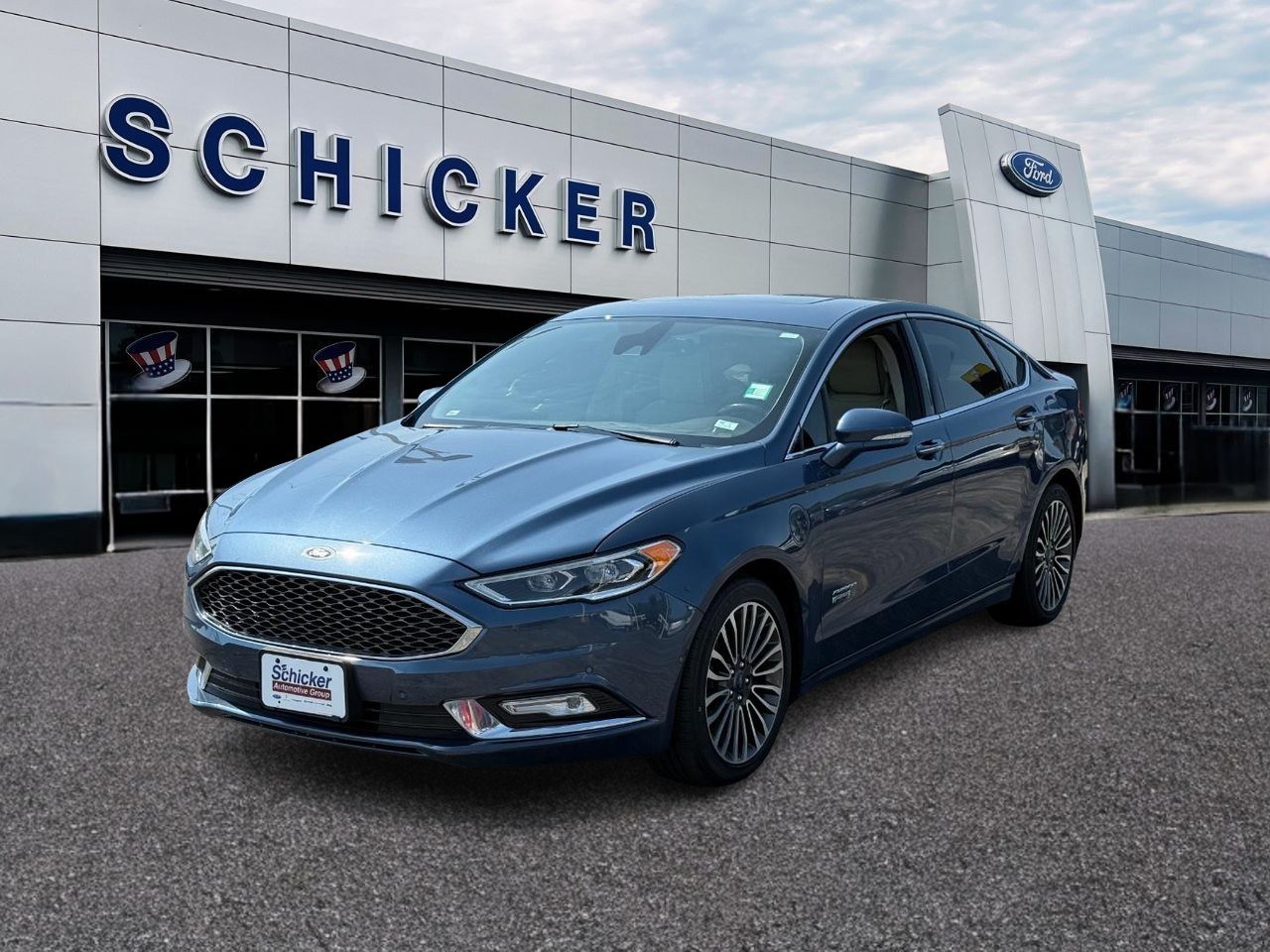 Ford Fusion Energi Vehicle Full-screen Gallery Image 04