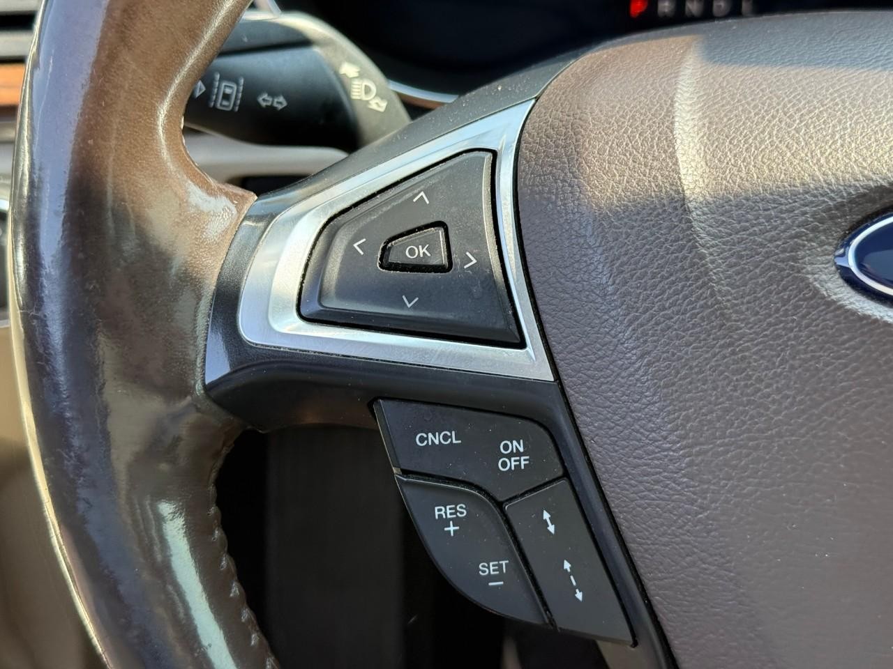 Ford Fusion Energi Vehicle Full-screen Gallery Image 06