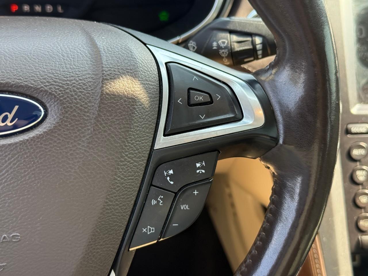 Ford Fusion Energi Vehicle Full-screen Gallery Image 07