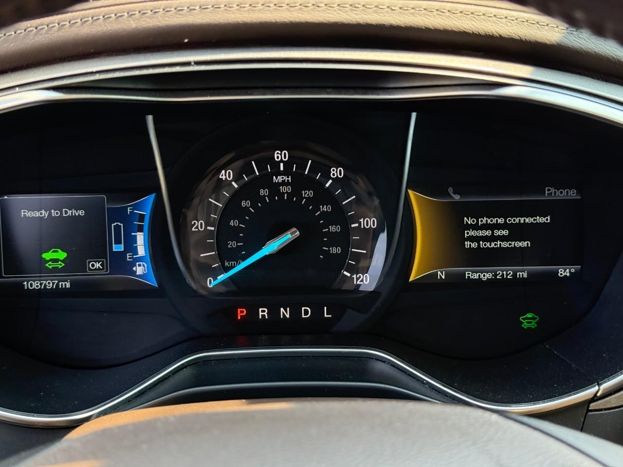 Ford Fusion Energi Vehicle Full-screen Gallery Image 08