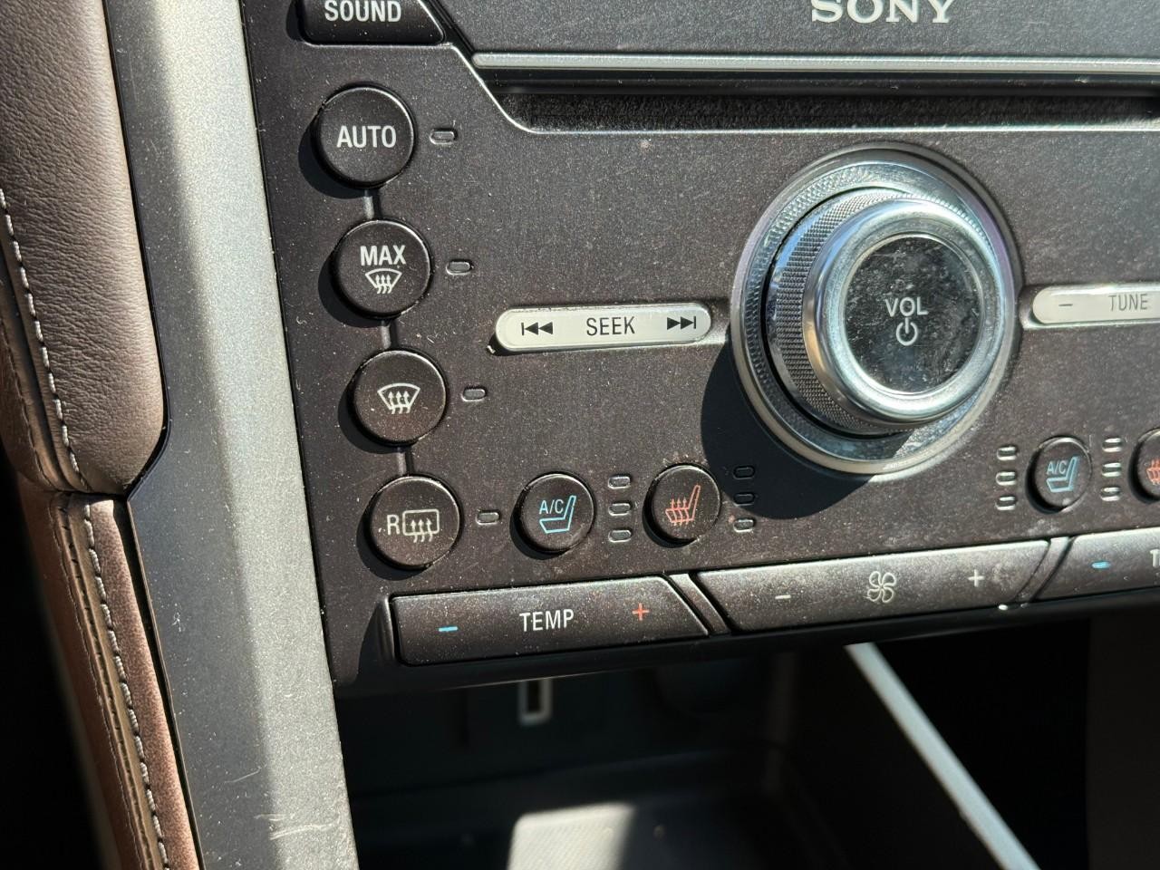 Ford Fusion Energi Vehicle Full-screen Gallery Image 10