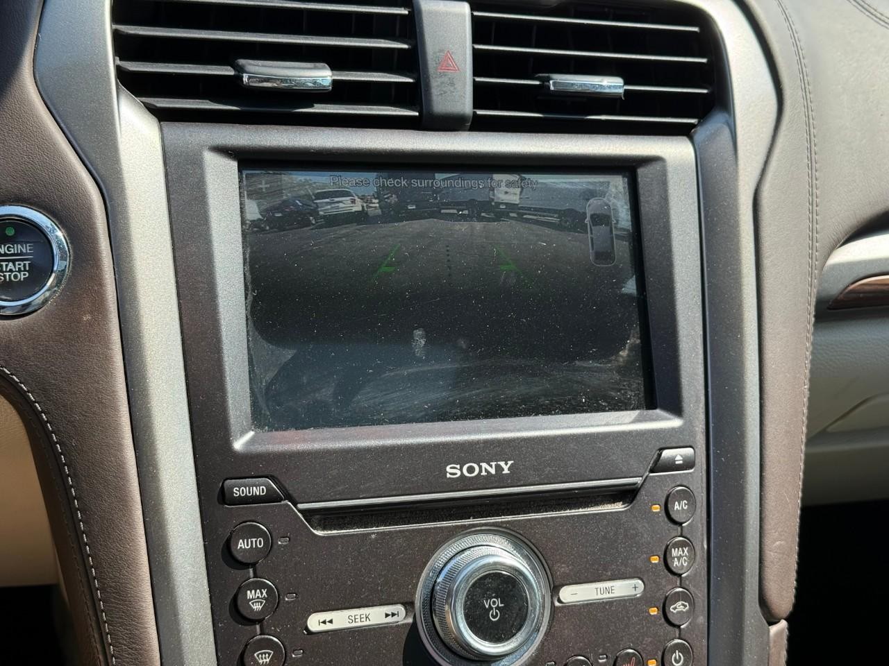 Ford Fusion Energi Vehicle Full-screen Gallery Image 11