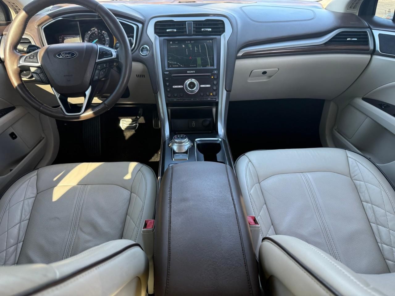 Ford Fusion Energi Vehicle Full-screen Gallery Image 13