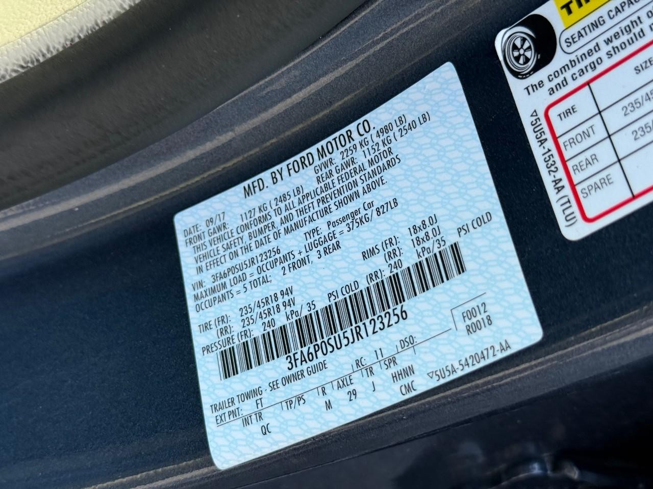 Ford Fusion Energi Vehicle Full-screen Gallery Image 18