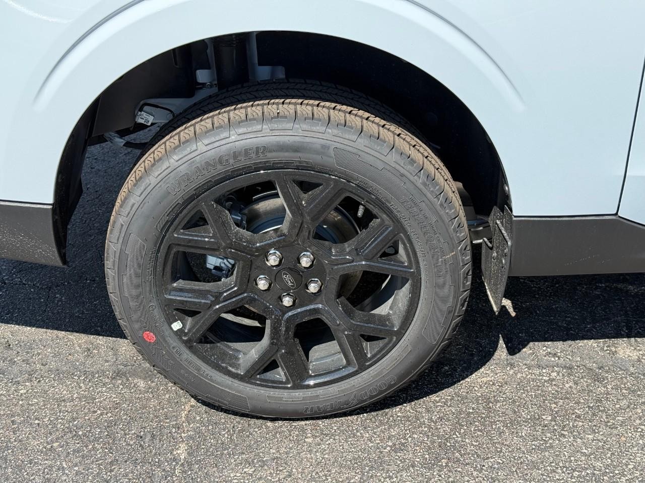 Ford Maverick Vehicle Full-screen Gallery Image 04