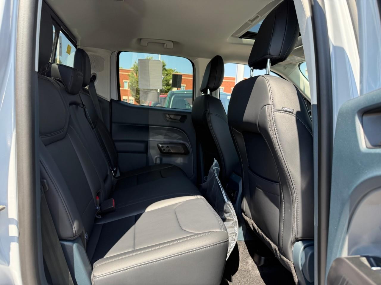 Ford Maverick Vehicle Full-screen Gallery Image 05