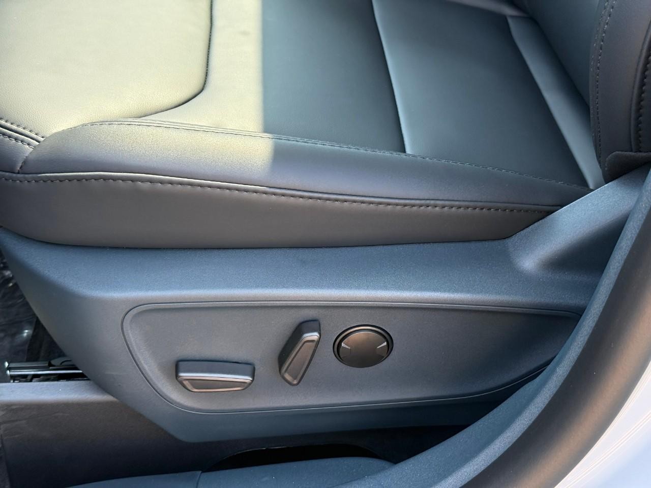 Ford Maverick Vehicle Full-screen Gallery Image 12