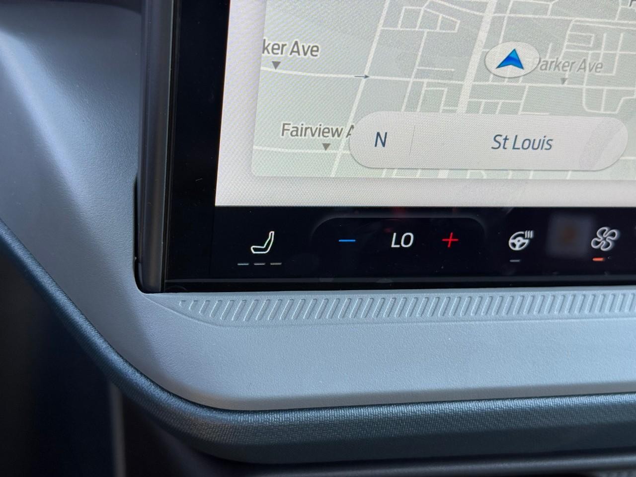 Ford Maverick Vehicle Full-screen Gallery Image 16