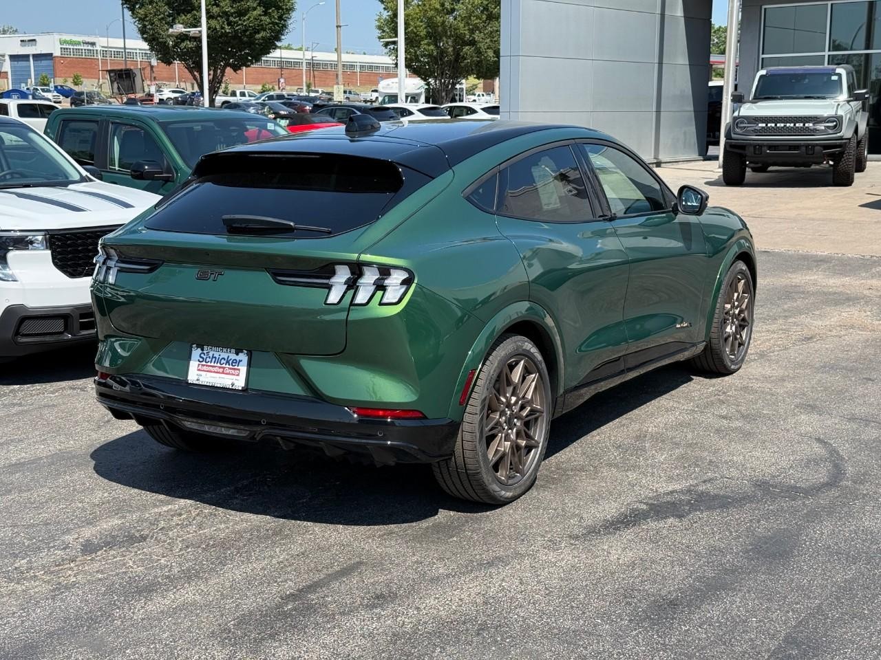 Ford Mustang Mach-E Vehicle Full-screen Gallery Image 03