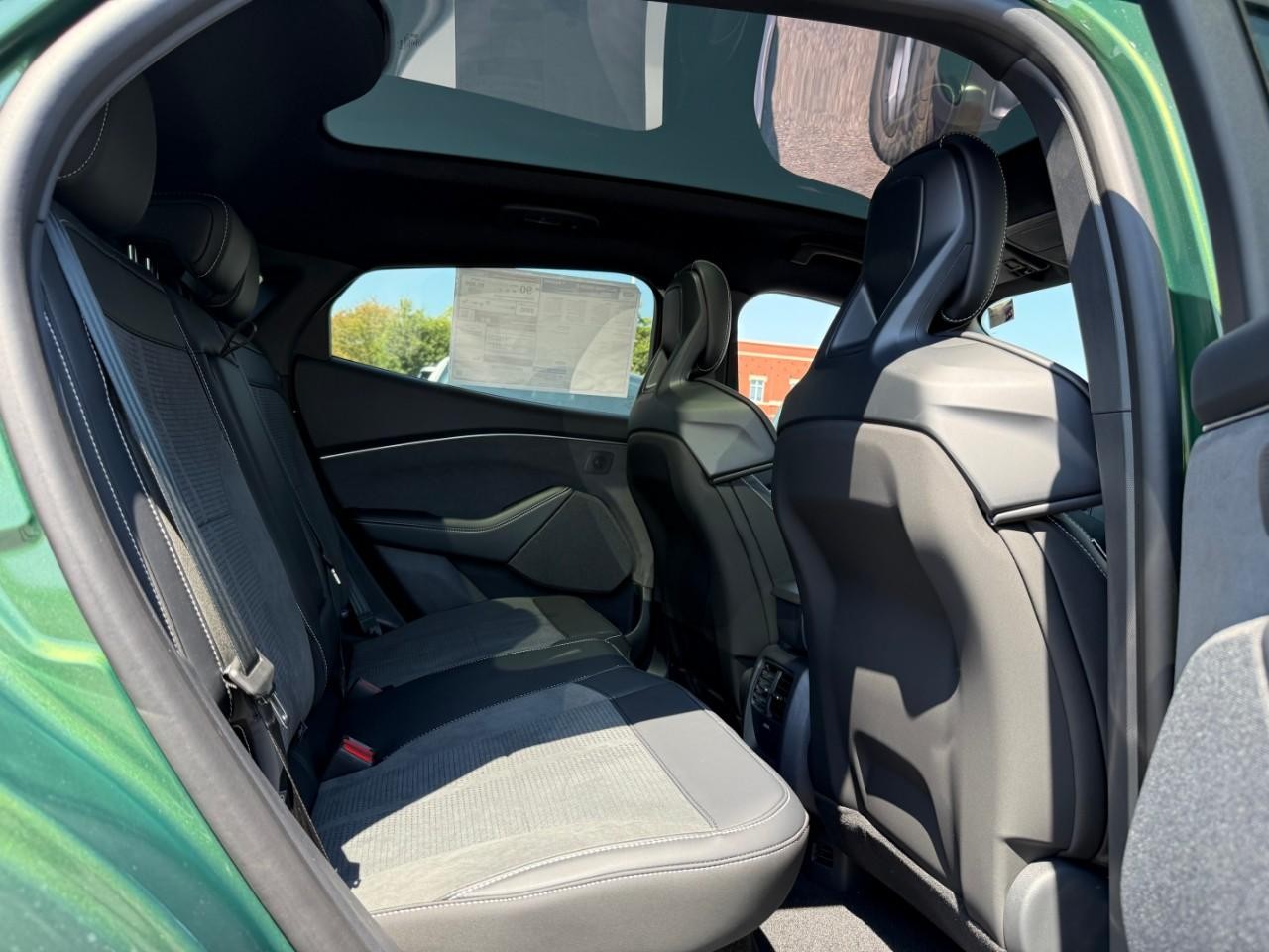 Ford Mustang Mach-E Vehicle Full-screen Gallery Image 05