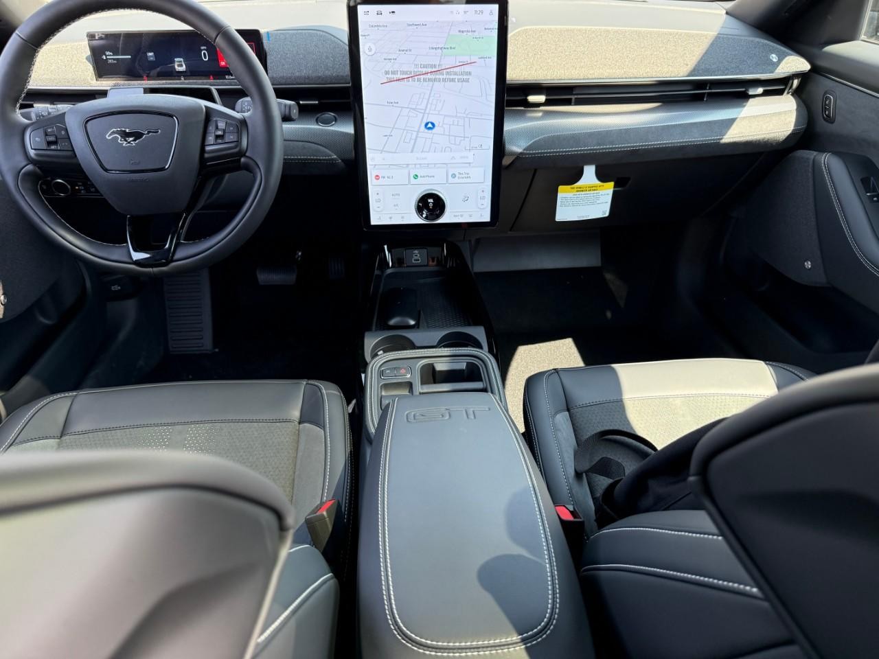 Ford Mustang Mach-E Vehicle Full-screen Gallery Image 06