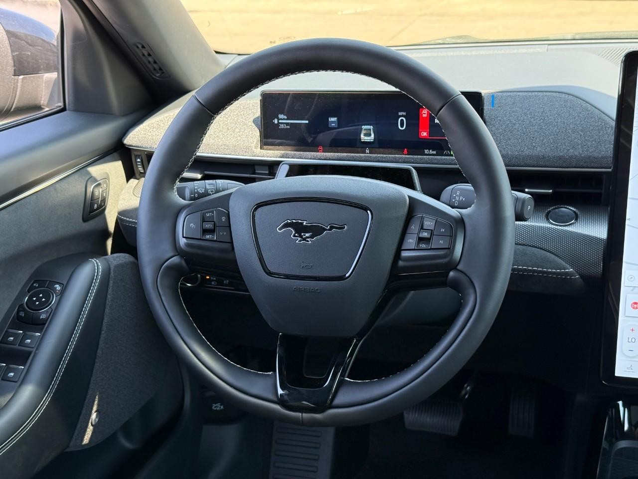 Ford Mustang Mach-E Vehicle Full-screen Gallery Image 07