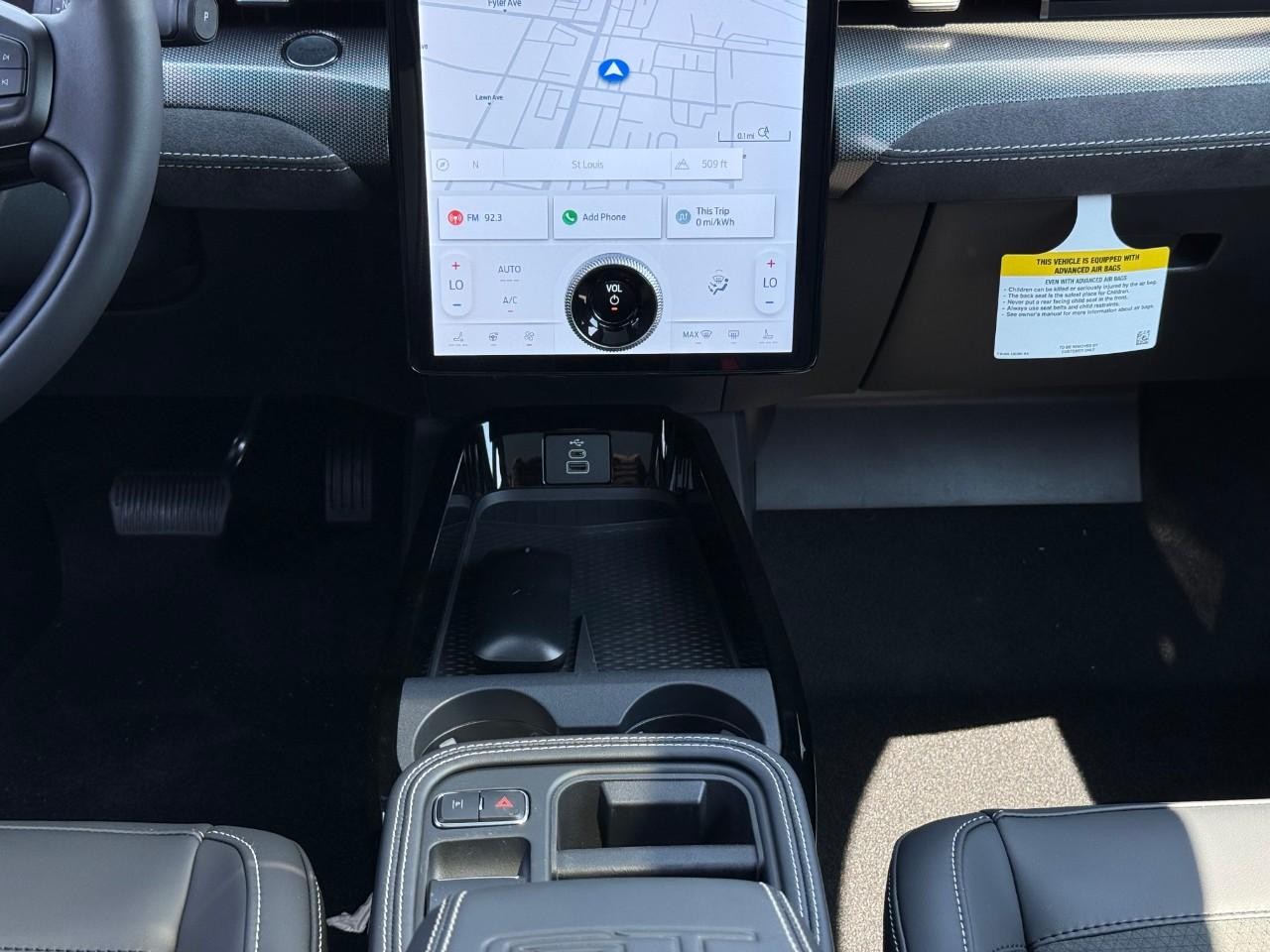 Ford Mustang Mach-E Vehicle Full-screen Gallery Image 09