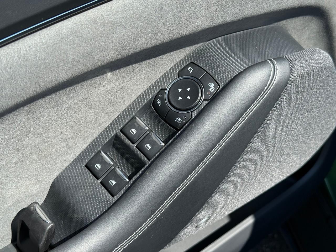 Ford Mustang Mach-E Vehicle Full-screen Gallery Image 10