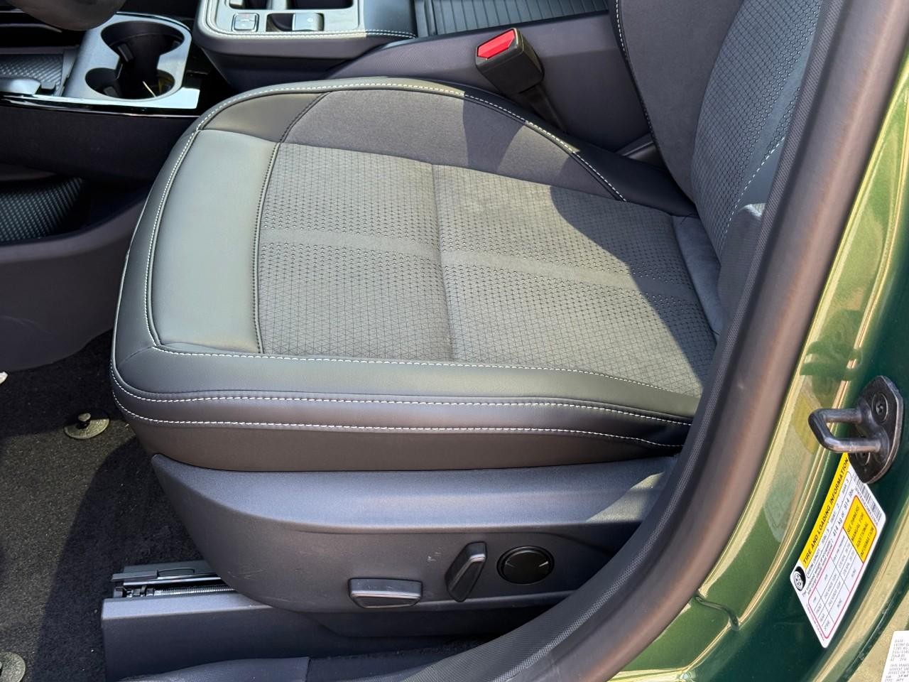 Ford Mustang Mach-E Vehicle Full-screen Gallery Image 11