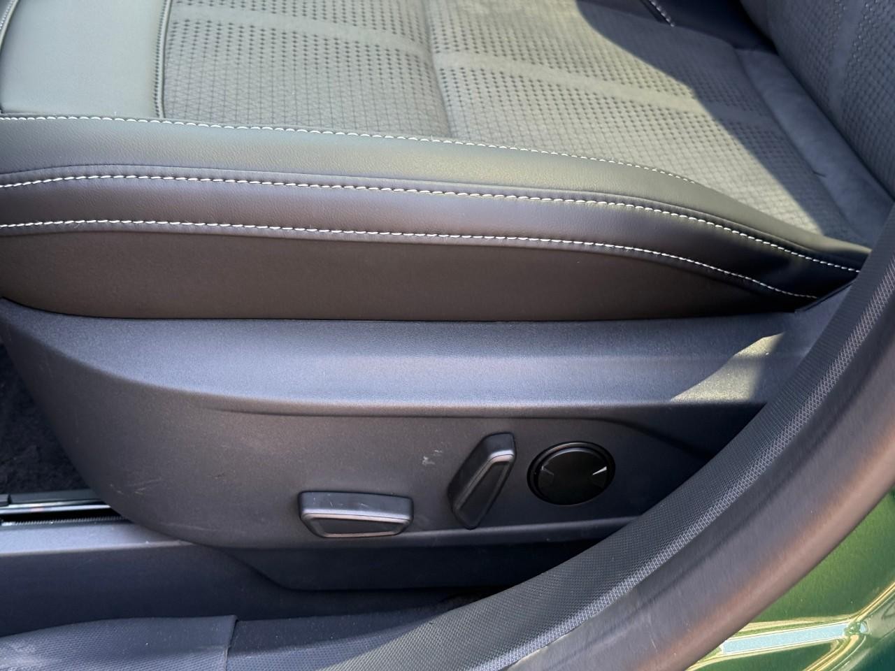 Ford Mustang Mach-E Vehicle Full-screen Gallery Image 12