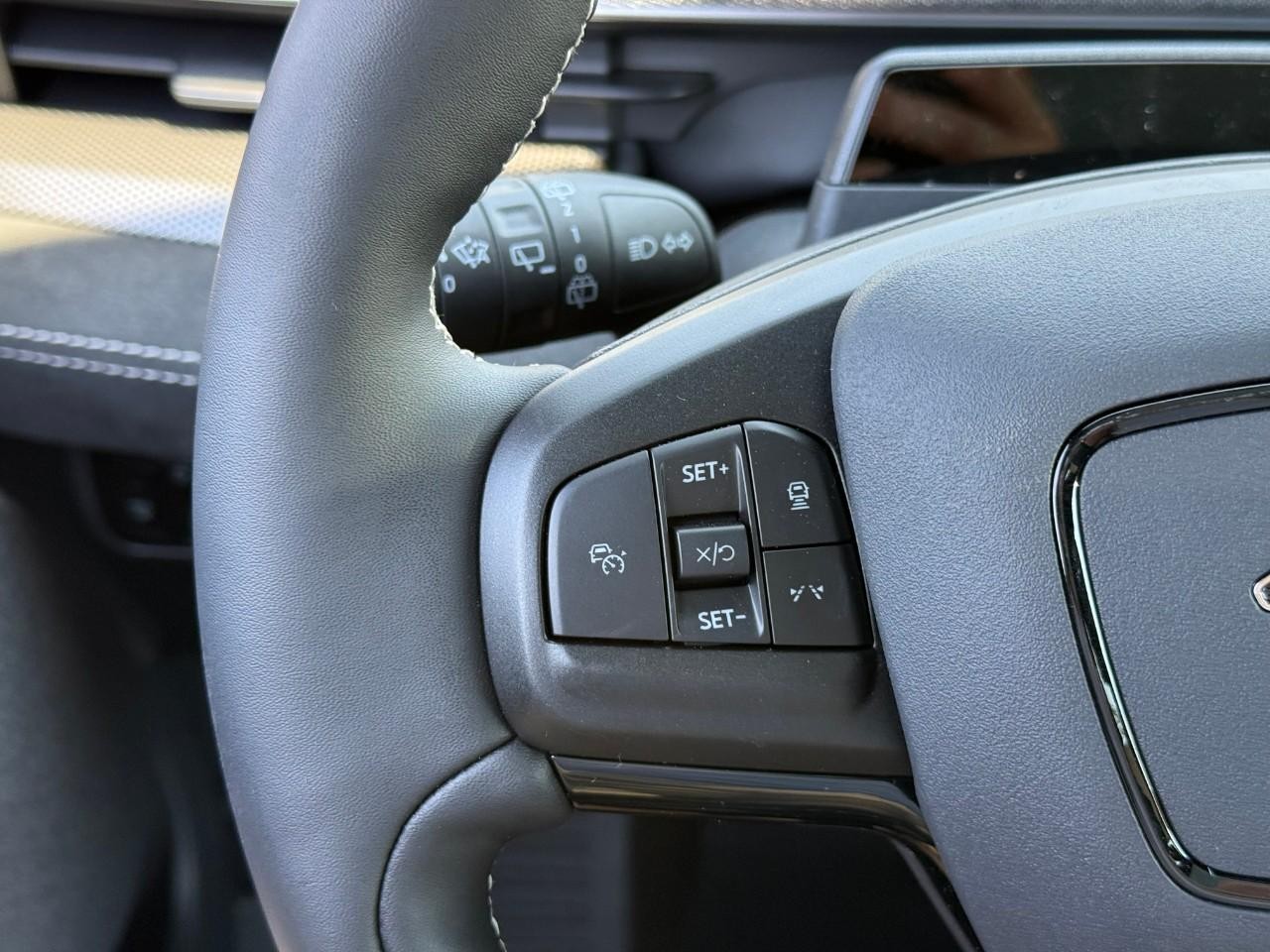 Ford Mustang Mach-E Vehicle Full-screen Gallery Image 13