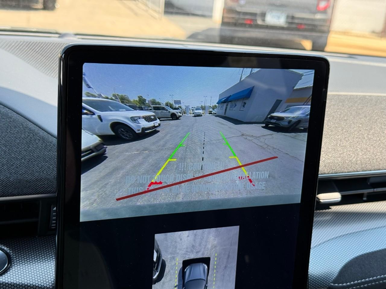 Ford Mustang Mach-E Vehicle Full-screen Gallery Image 15