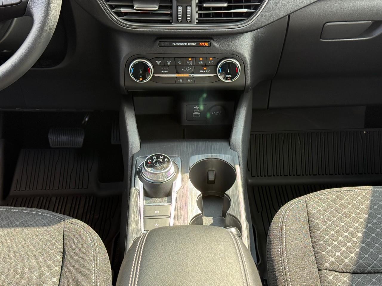 Ford Escape Vehicle Full-screen Gallery Image 10