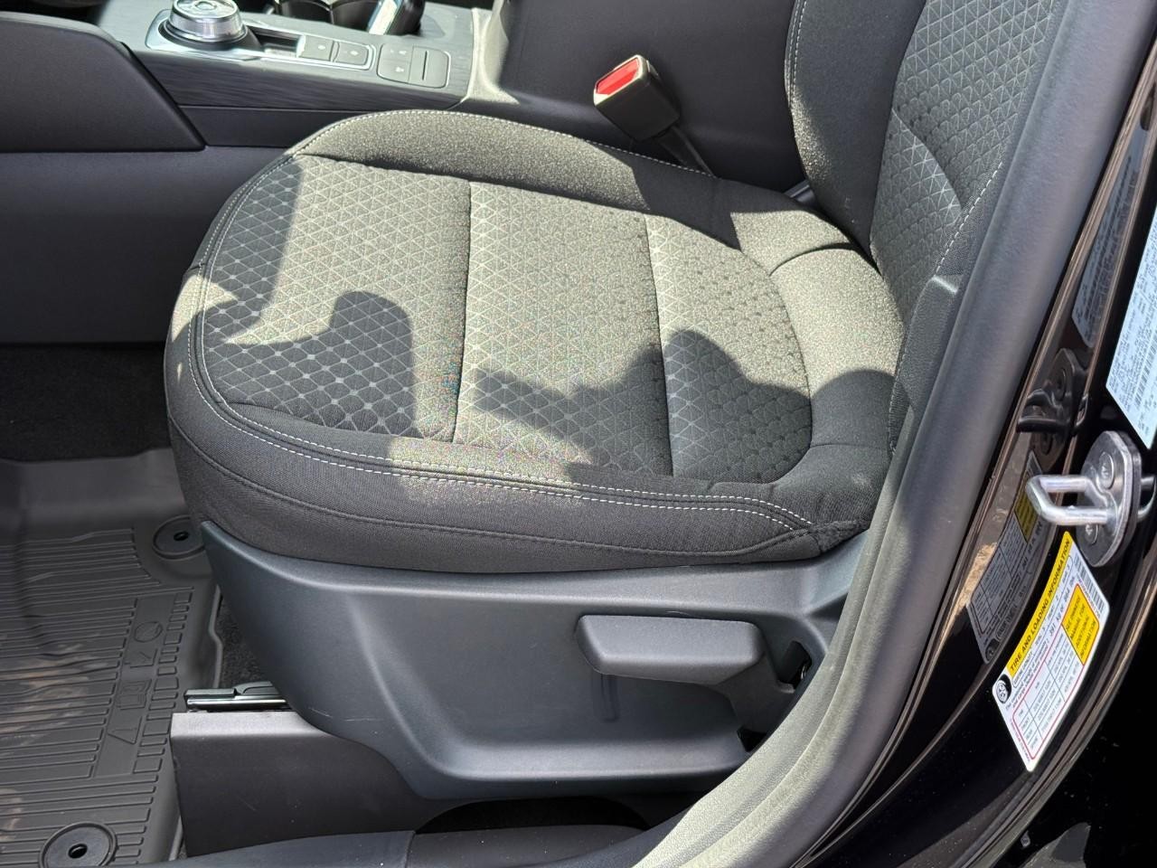 Ford Escape Vehicle Full-screen Gallery Image 13