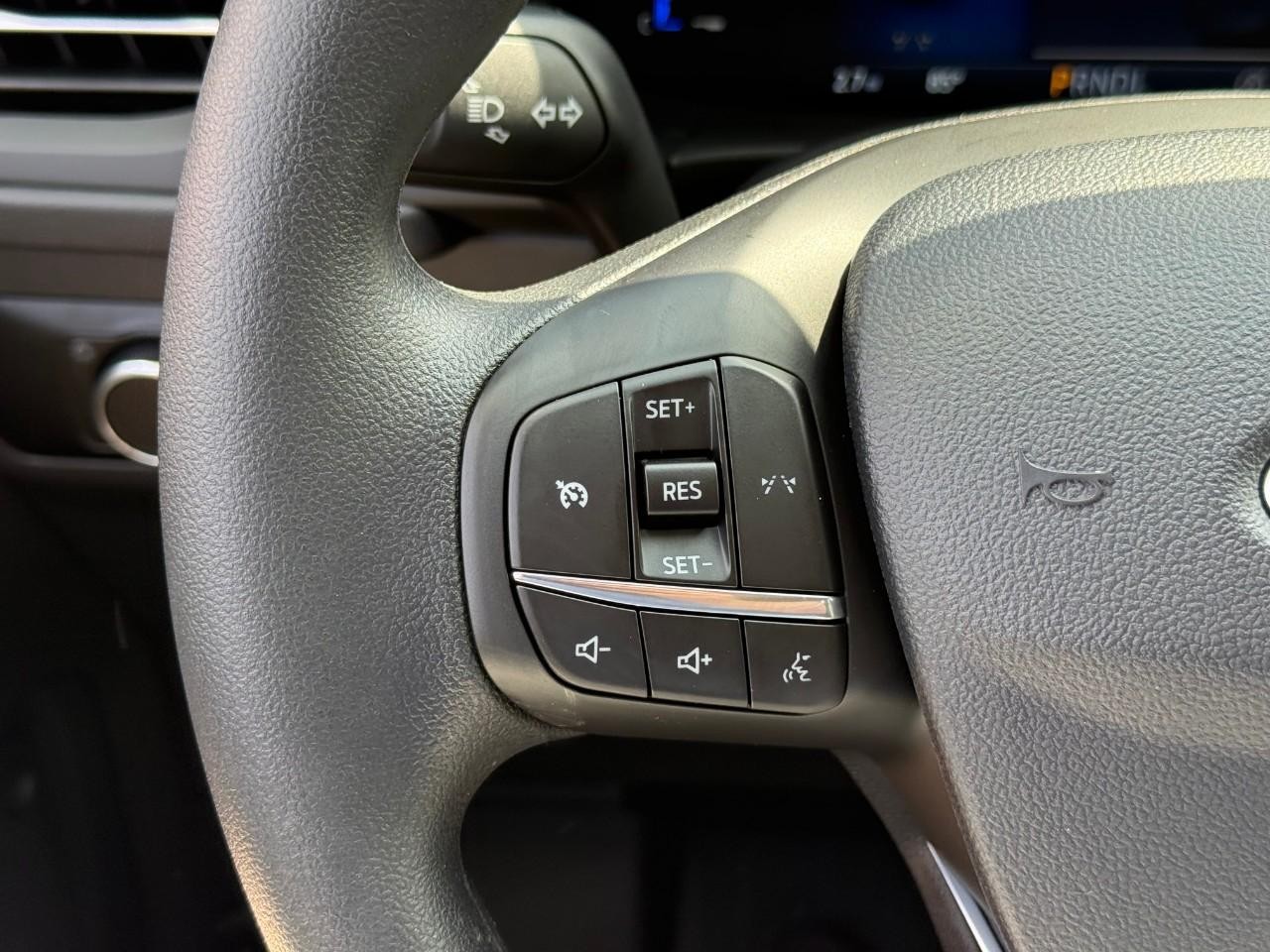 Ford Escape Vehicle Full-screen Gallery Image 14