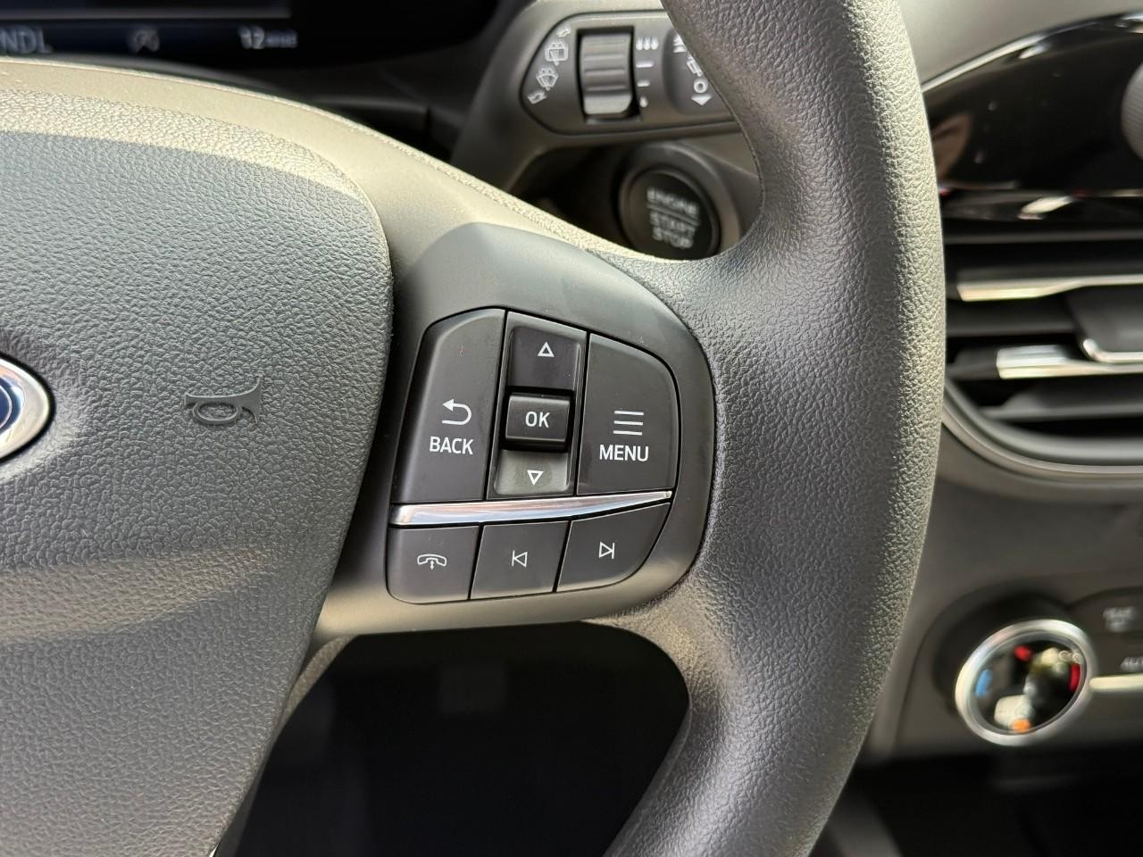 Ford Escape Vehicle Full-screen Gallery Image 15