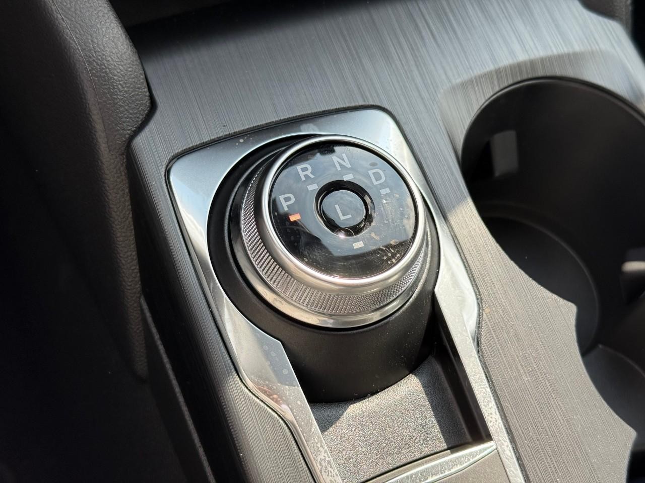 Ford Escape Vehicle Full-screen Gallery Image 16