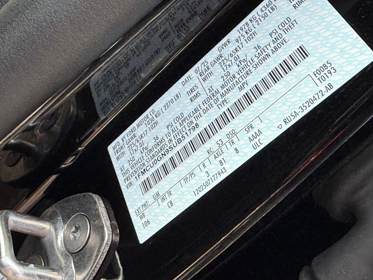 Ford Escape Vehicle Full-screen Gallery Image 19