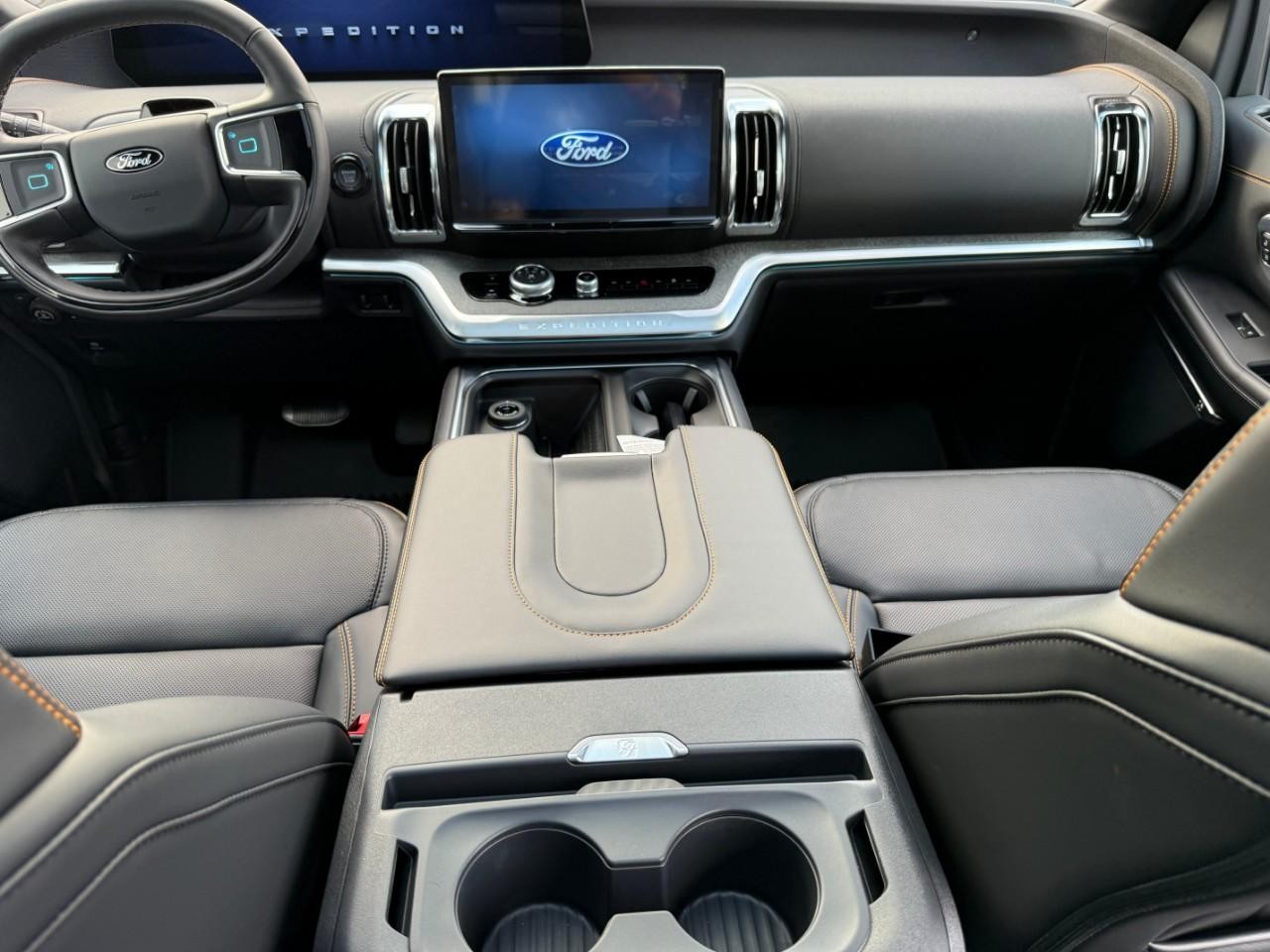 Ford Expedition Vehicle Full-screen Gallery Image 08