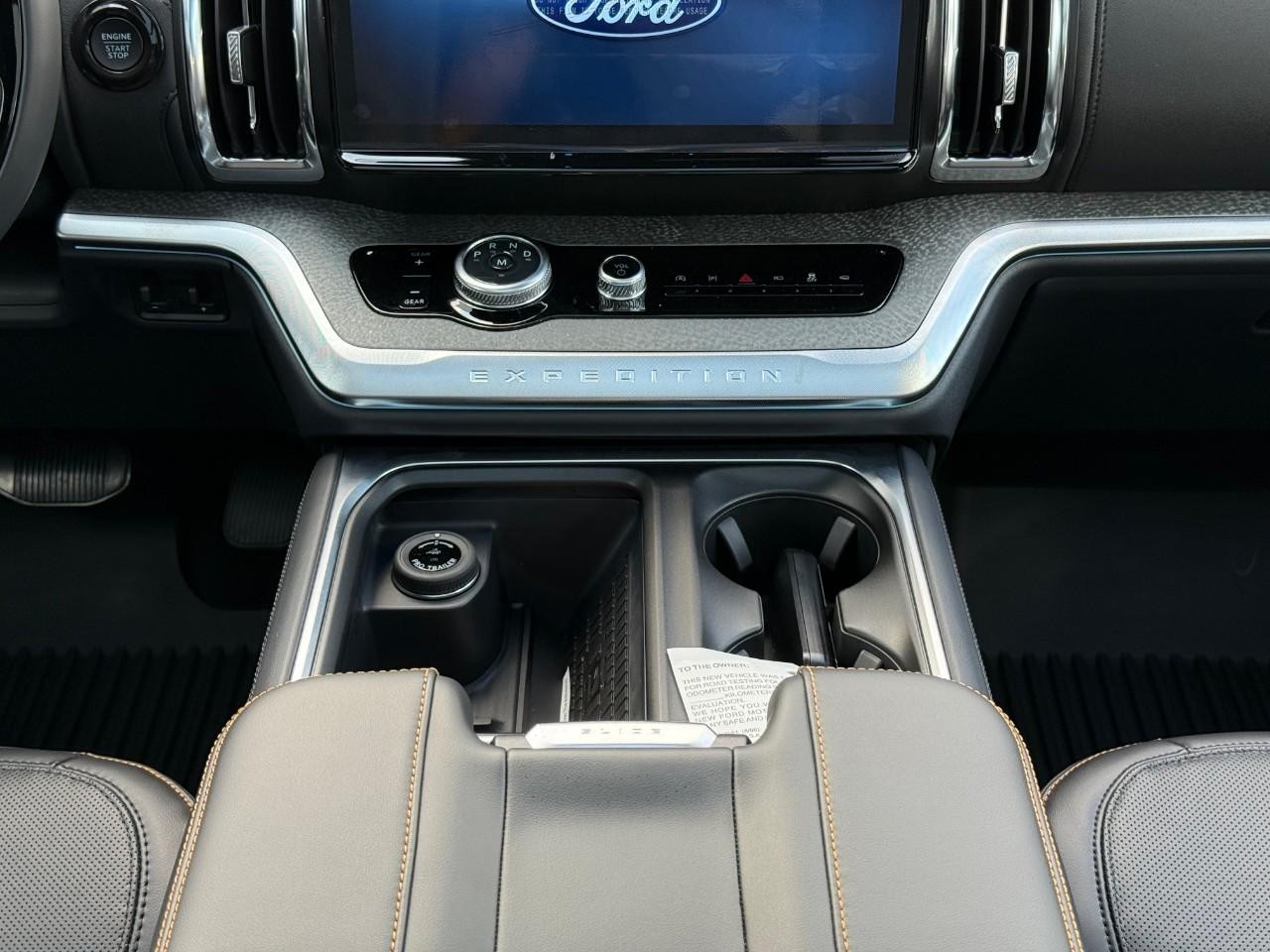 Ford Expedition Vehicle Full-screen Gallery Image 11