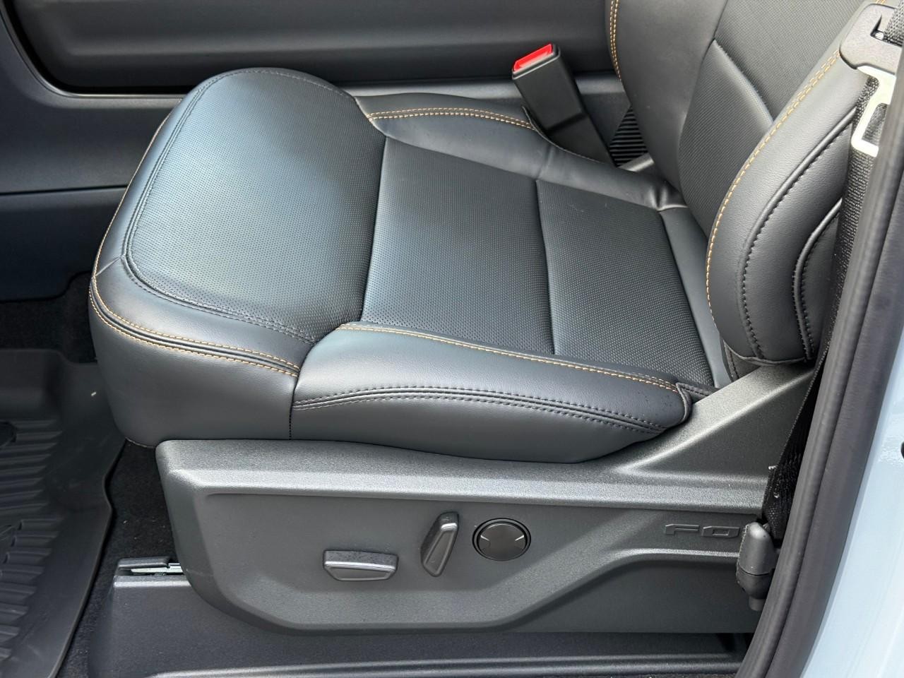 Ford Expedition Vehicle Full-screen Gallery Image 13