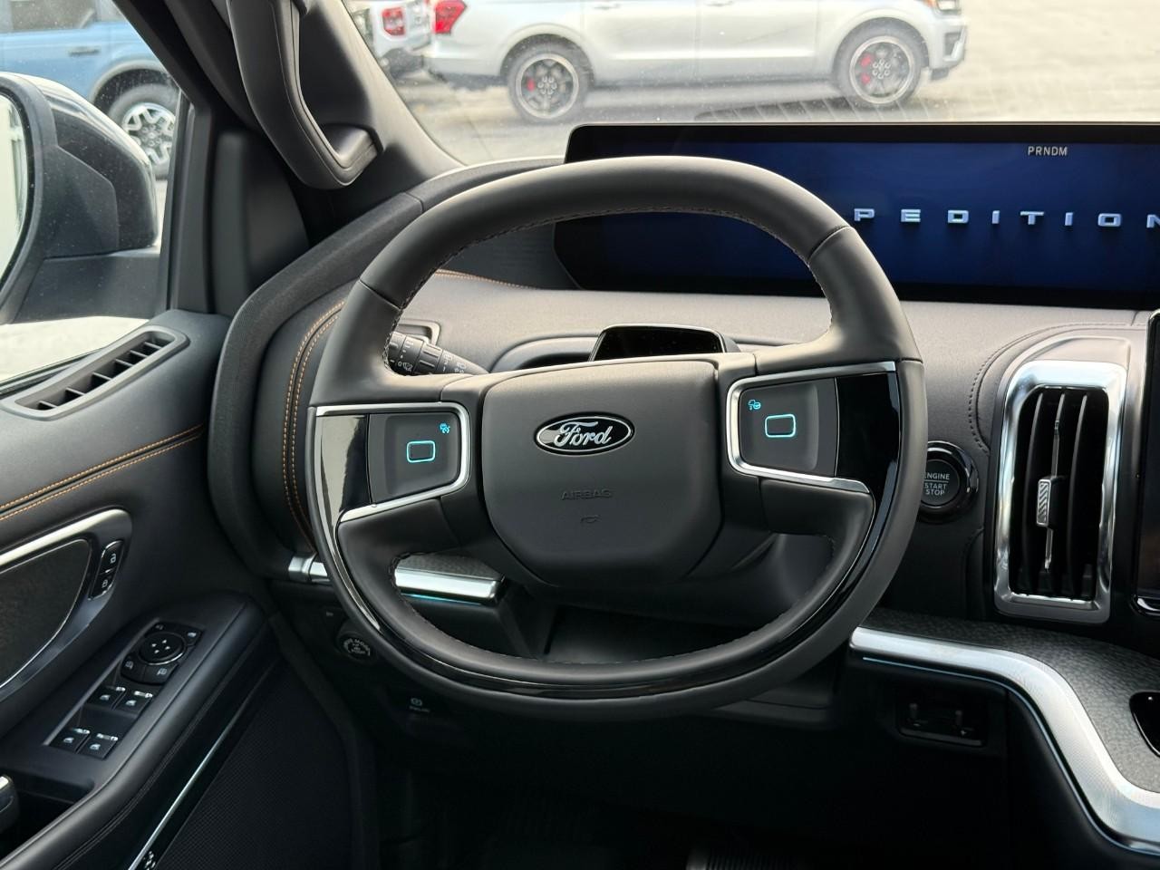 Ford Expedition Vehicle Full-screen Gallery Image 15