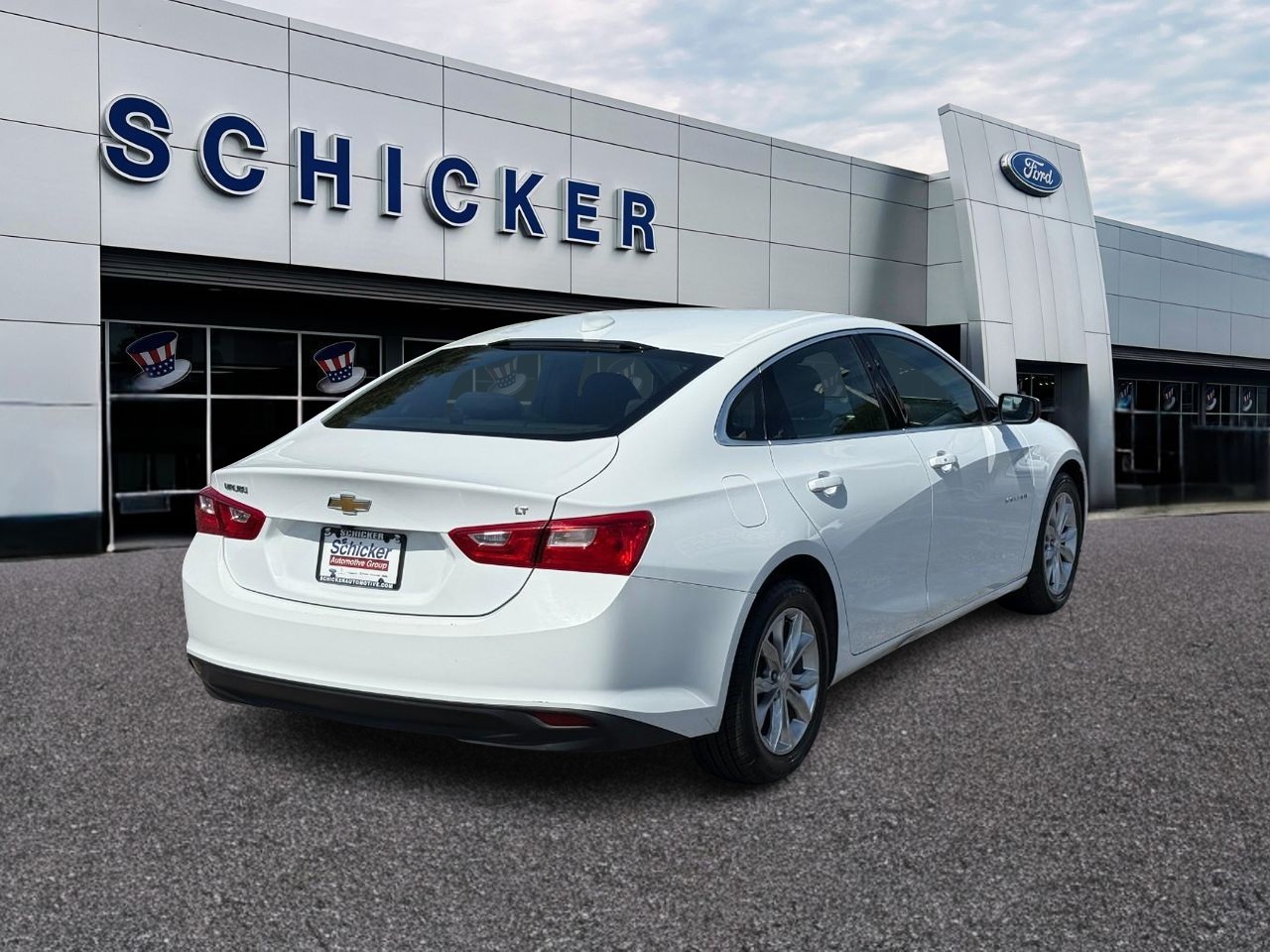 Chevrolet Malibu Vehicle Full-screen Gallery Image 02