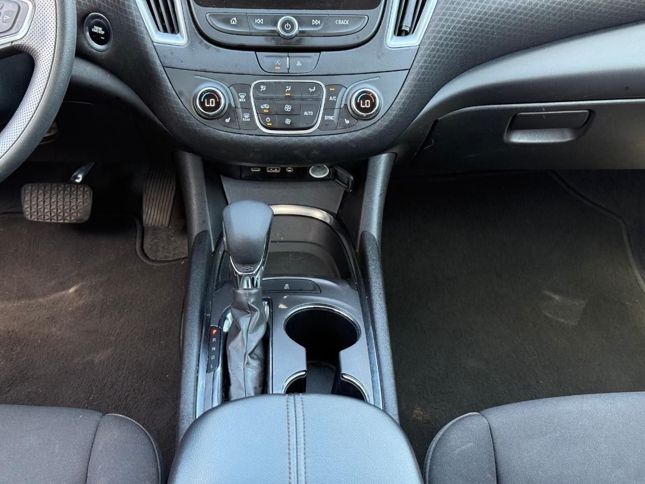 Chevrolet Malibu Vehicle Full-screen Gallery Image 10