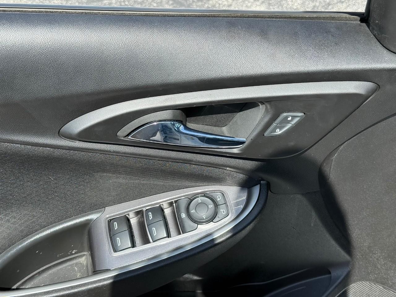 Chevrolet Malibu Vehicle Full-screen Gallery Image 11