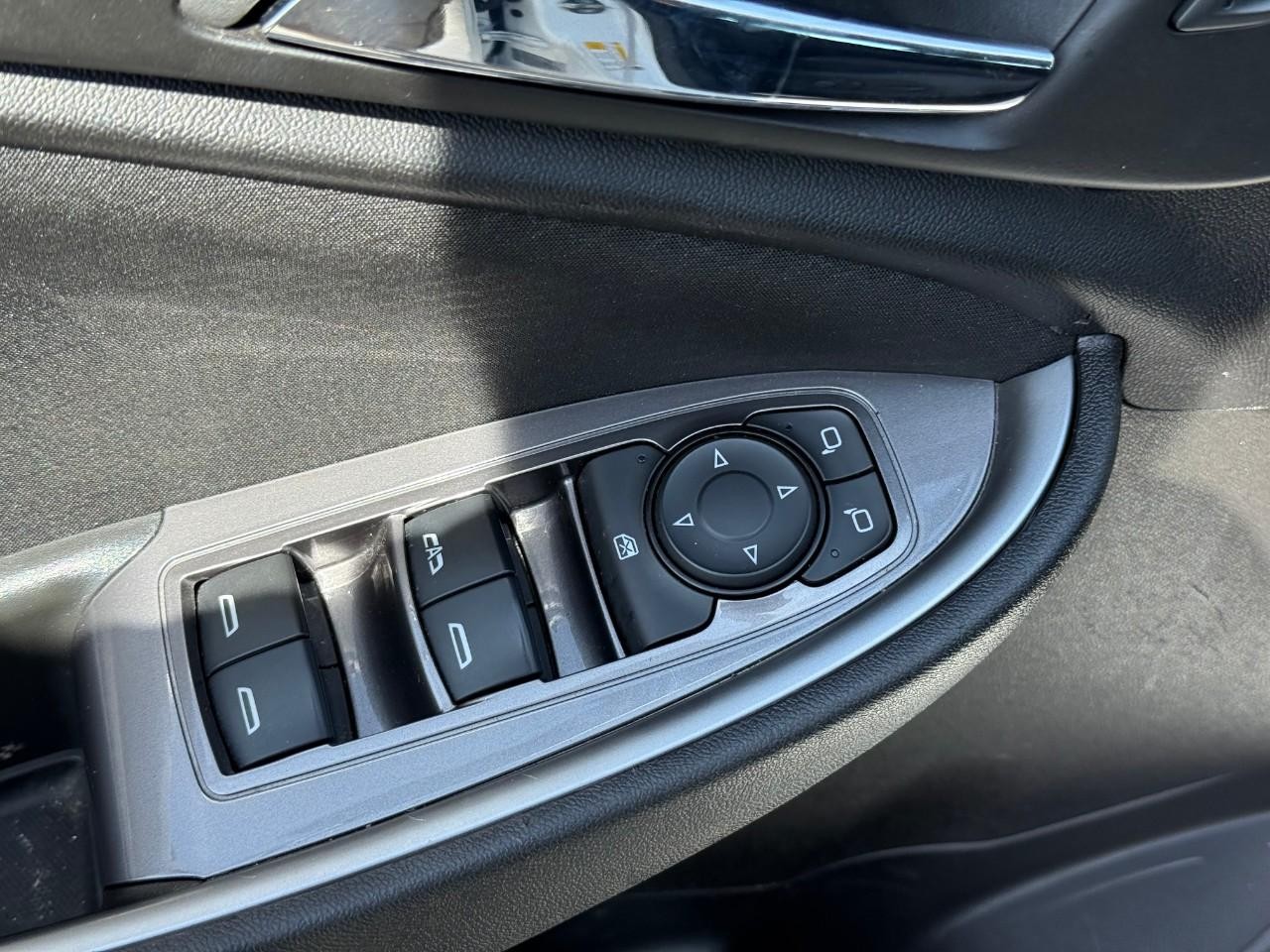 Chevrolet Malibu Vehicle Full-screen Gallery Image 12