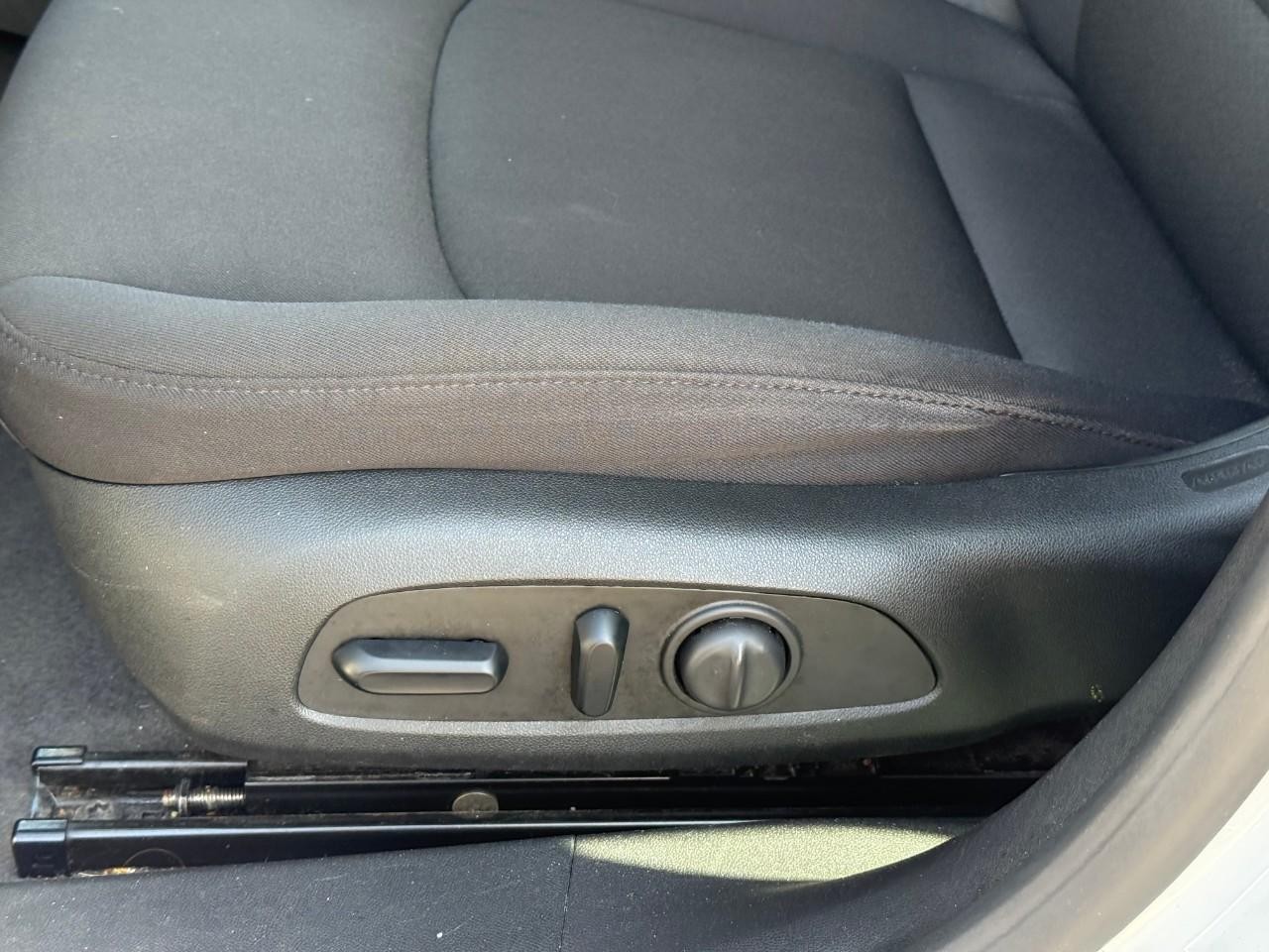 Chevrolet Malibu Vehicle Full-screen Gallery Image 14