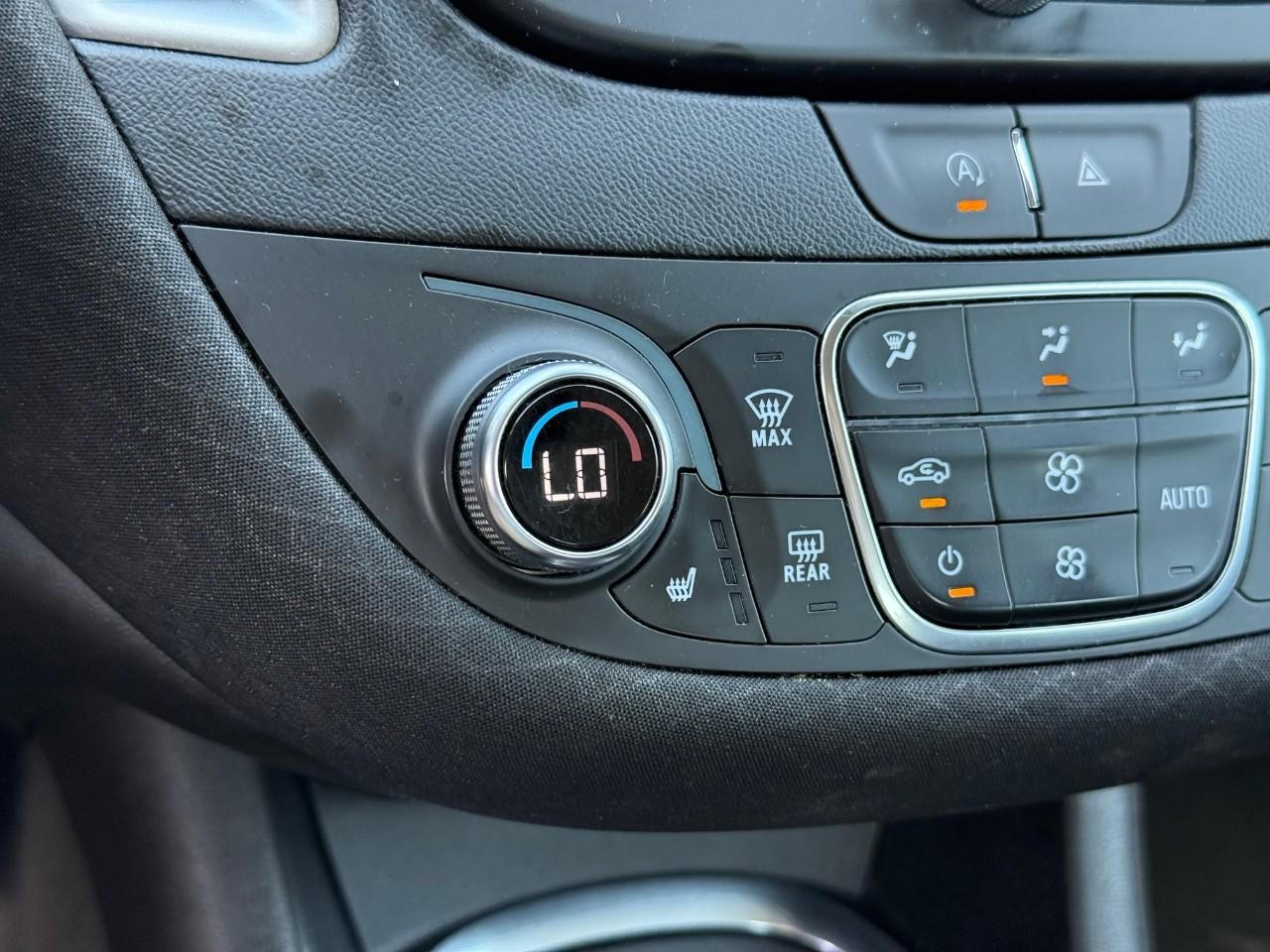 Chevrolet Malibu Vehicle Full-screen Gallery Image 19