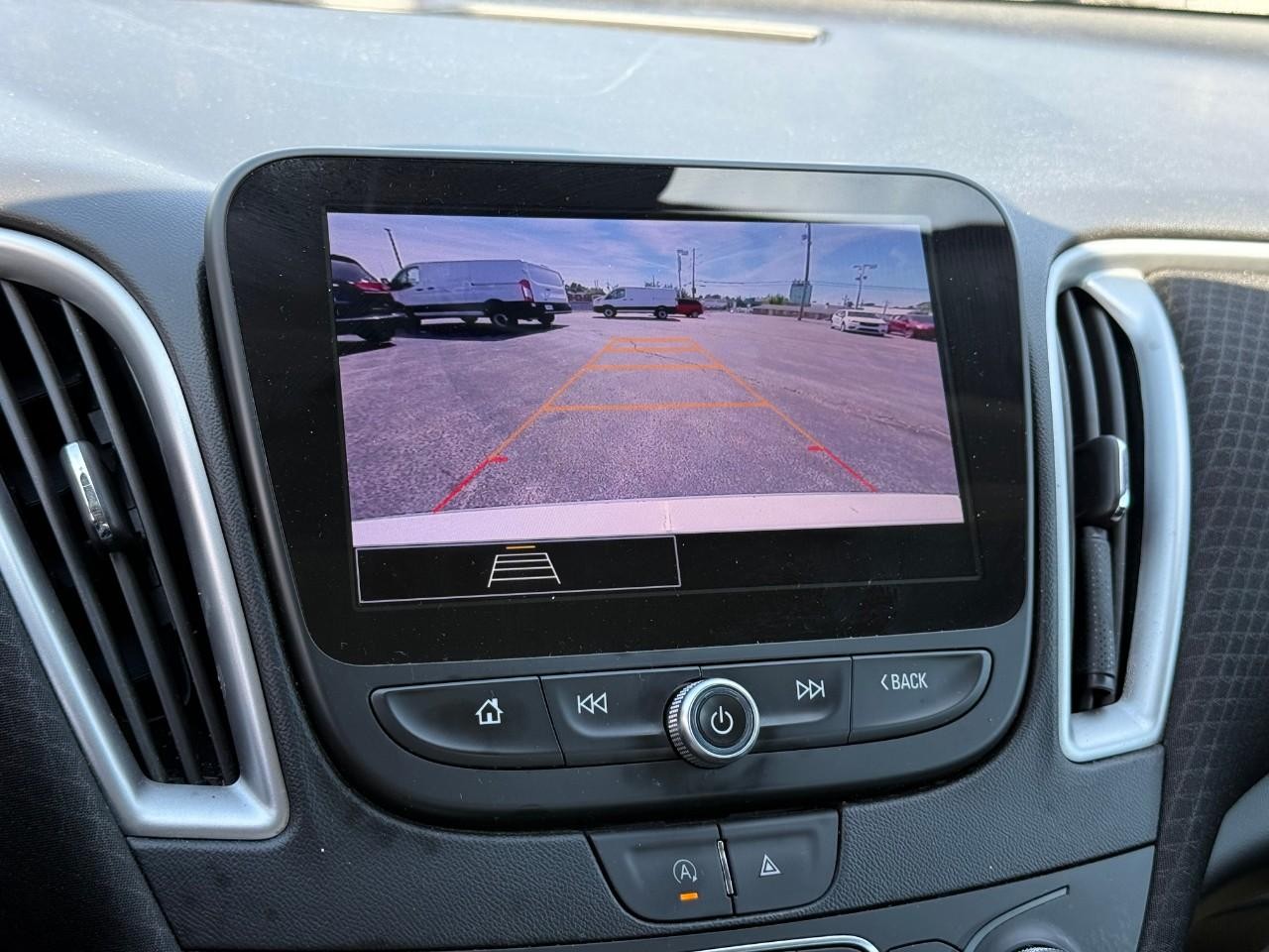 Chevrolet Malibu Vehicle Full-screen Gallery Image 20