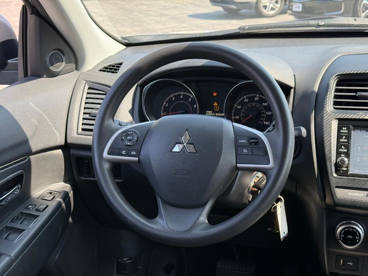 Mitsubishi Outlander Sport Vehicle Full-screen Gallery Image 07