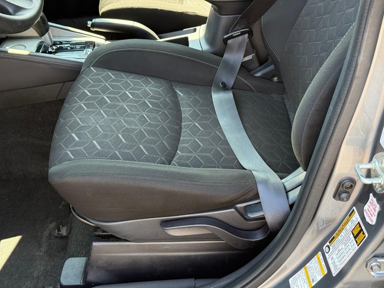 Mitsubishi Outlander Sport Vehicle Full-screen Gallery Image 12
