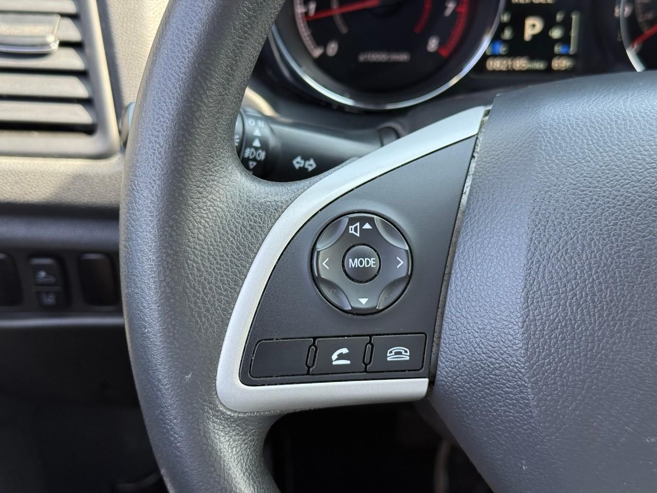 Mitsubishi Outlander Sport Vehicle Full-screen Gallery Image 13