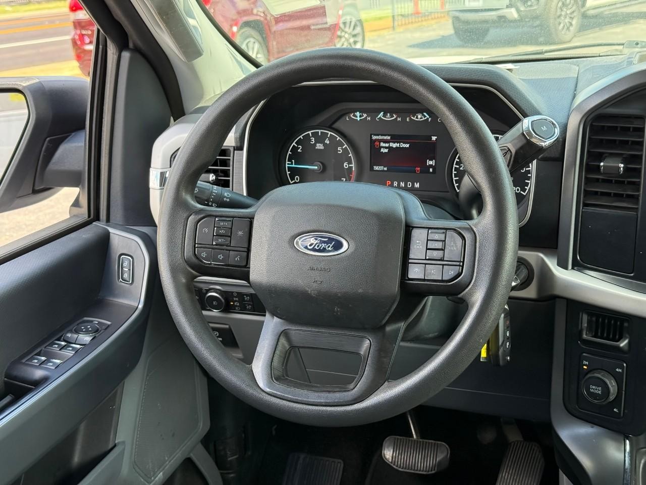 Ford F-150 Vehicle Full-screen Gallery Image 07